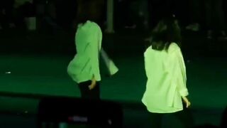 춤추다 가슴 노출
