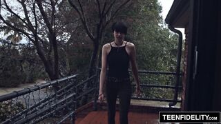 옆집 남자랑 섹스하는 숏커트 소녀 china