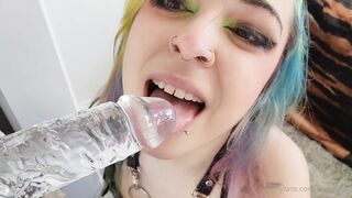 HeyLyssten Dildo Blowjob Close-Up OnlyFans Video Leaked - Leak