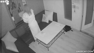 [신작] 한 커플이 5시간 동안 여러 차례 성관계를 가졌습니다. 남자는 손으로 여자친구의 질을 애무했고, 여자친구는 소파에 사정할 뻔했습니다 korean porn vip ipcam